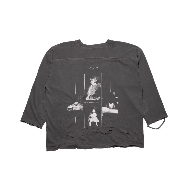 Grey shirt, front view