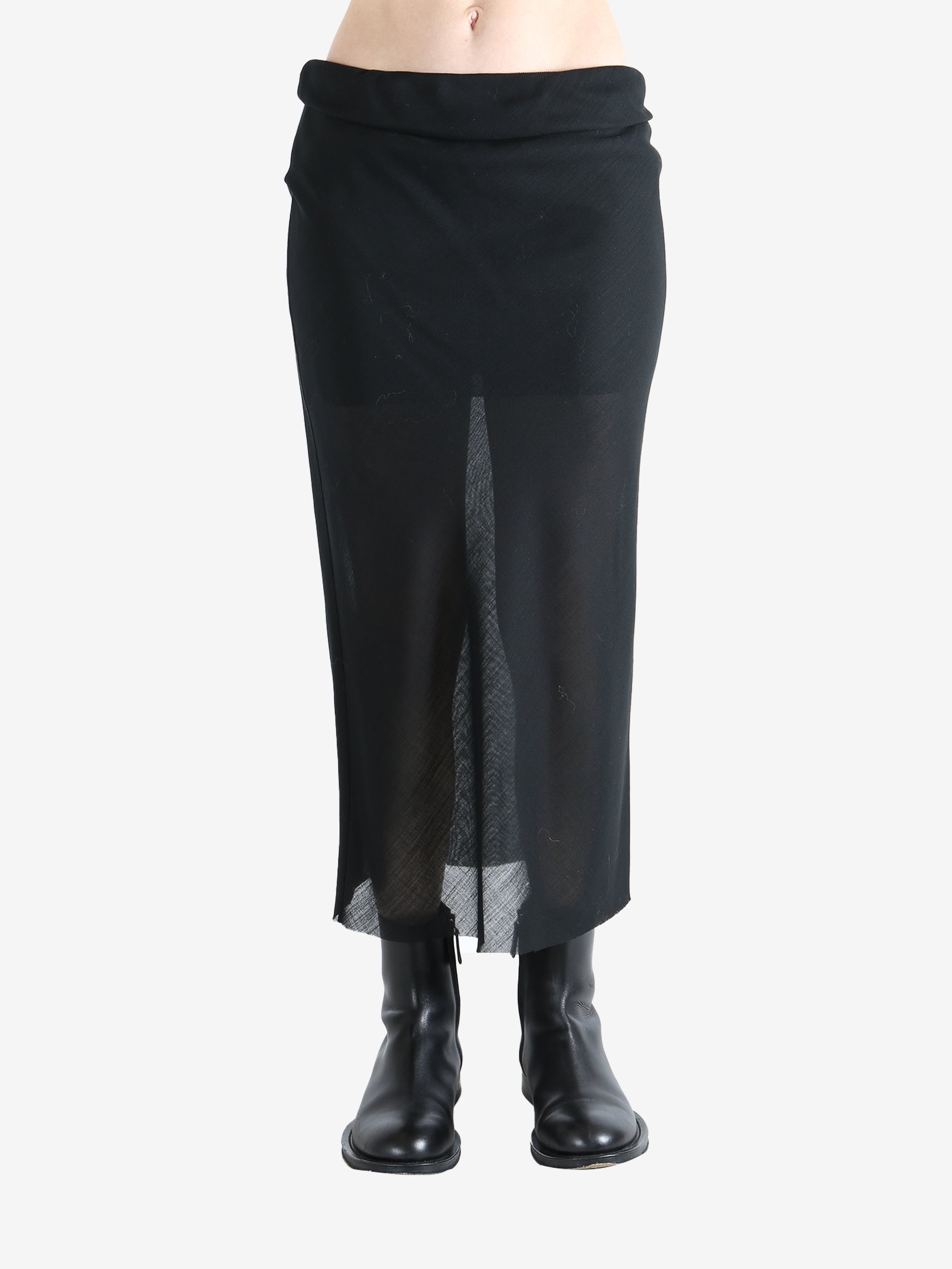 Black skirt worn by a person, shwing the skirt's fit