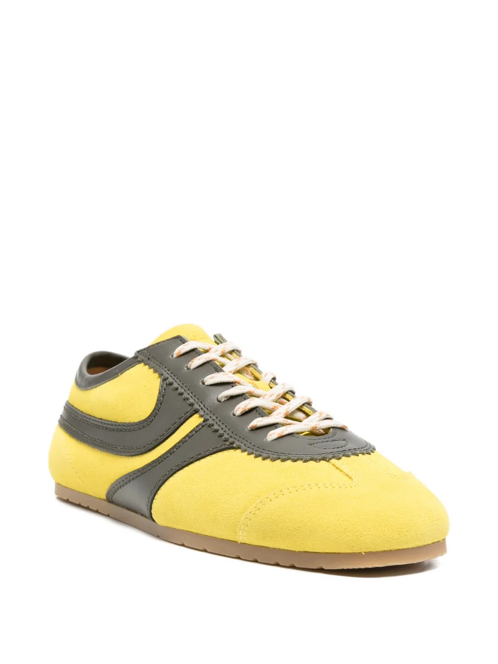 yellow shoes,side view