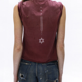 Burgundy t-shirt, full body view