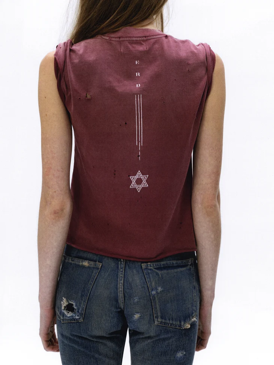 Burgundy t-shirt, full body view