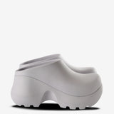 White shoes,front view