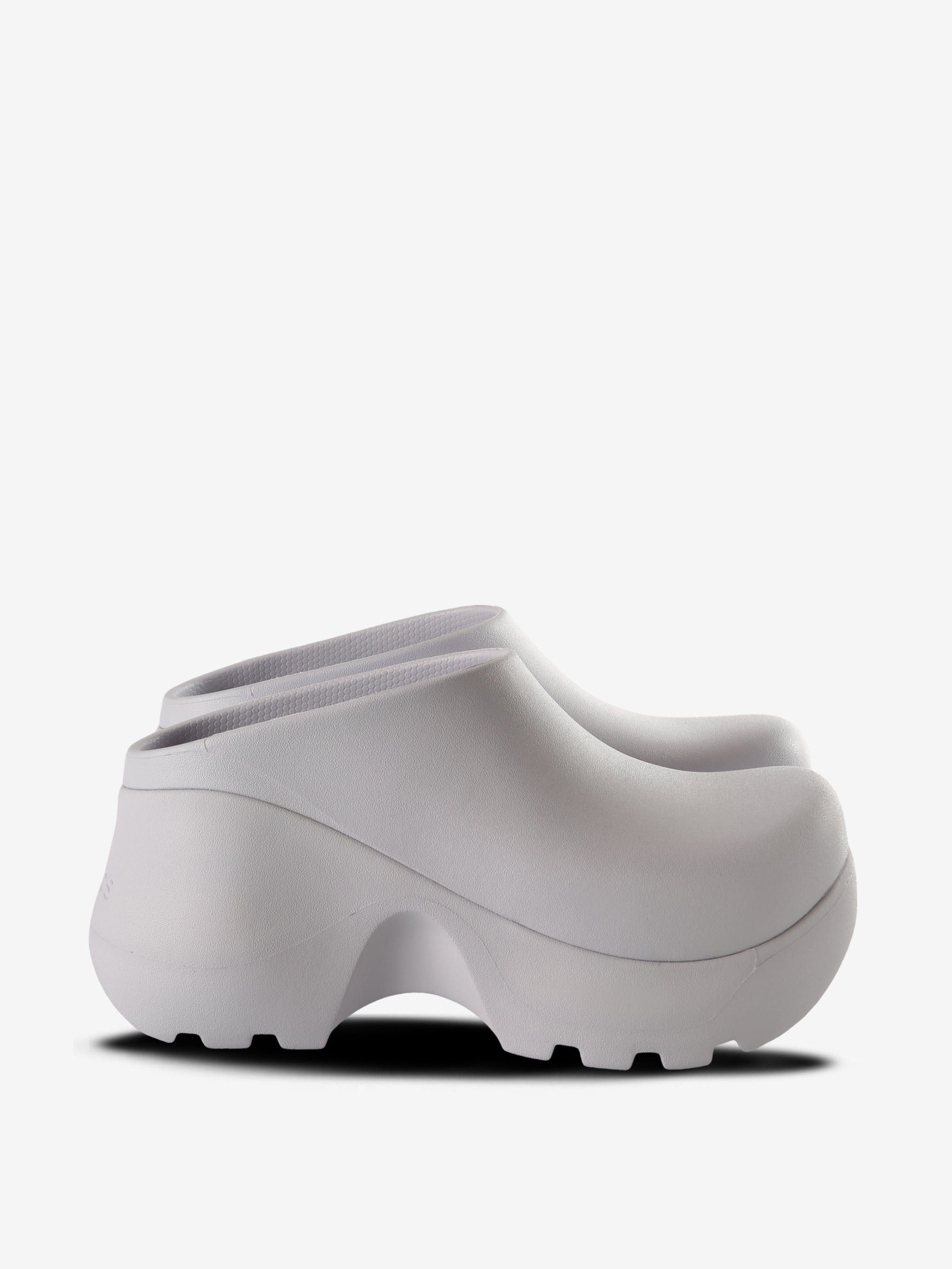 White shoes,front view