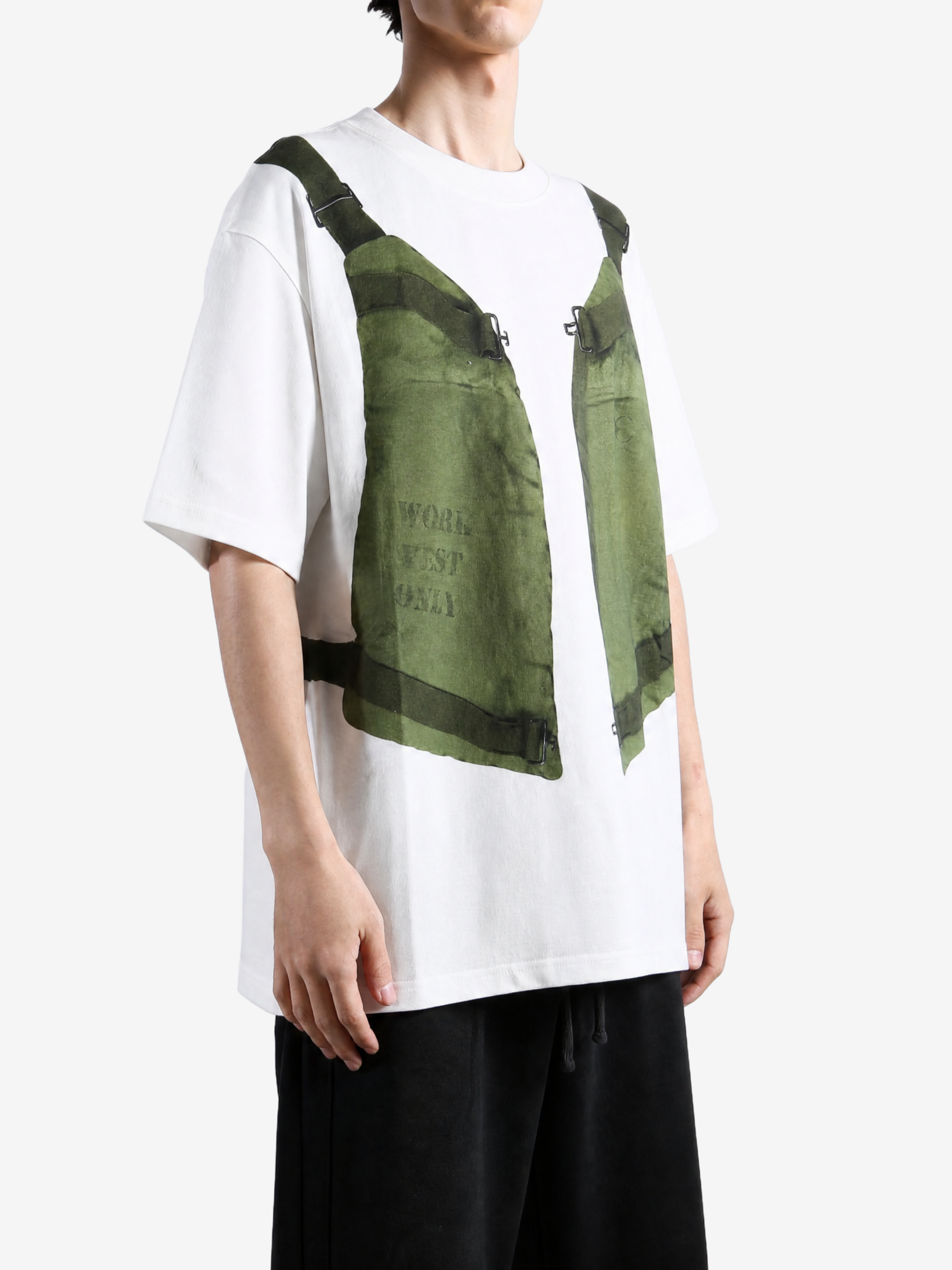 White t-shirt, full body view