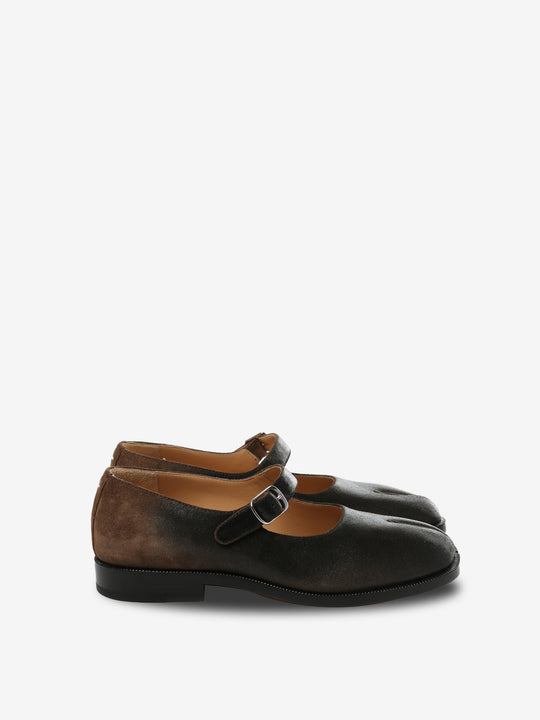 Black shoes, front view