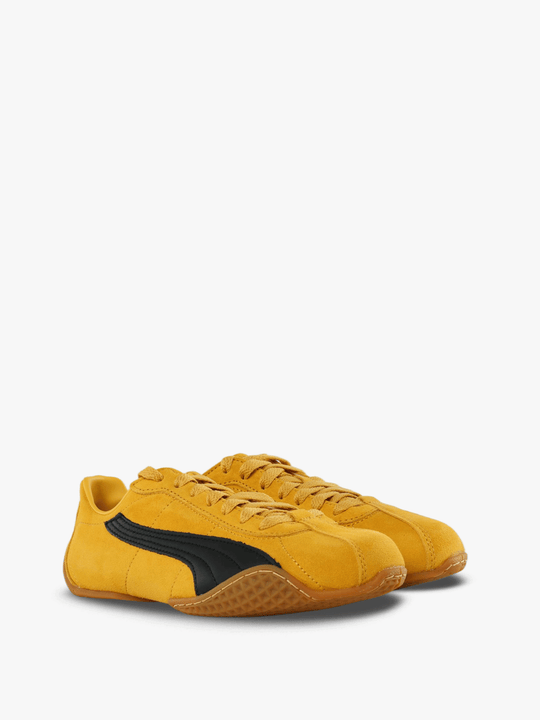 Yellow shoes, front view
