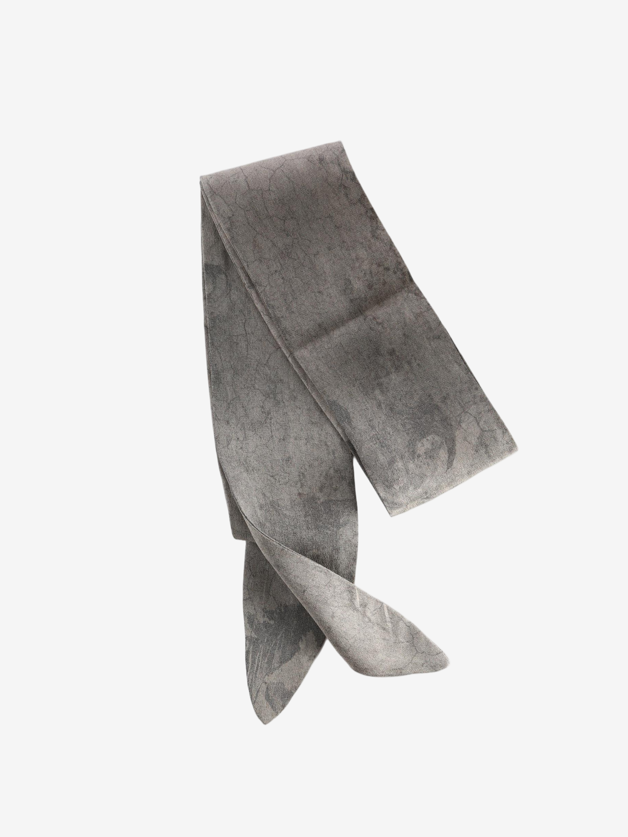 Grey scarf, front view