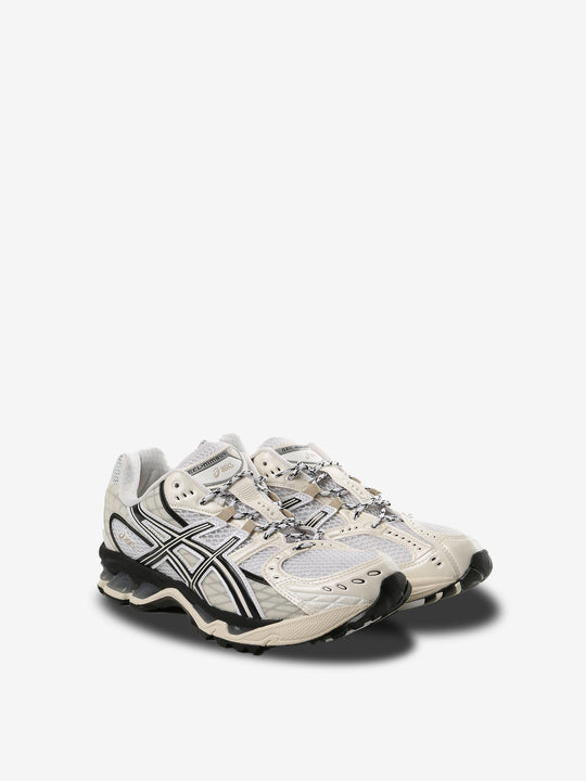 White sneakers,side view