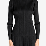 Black shirt, full body view