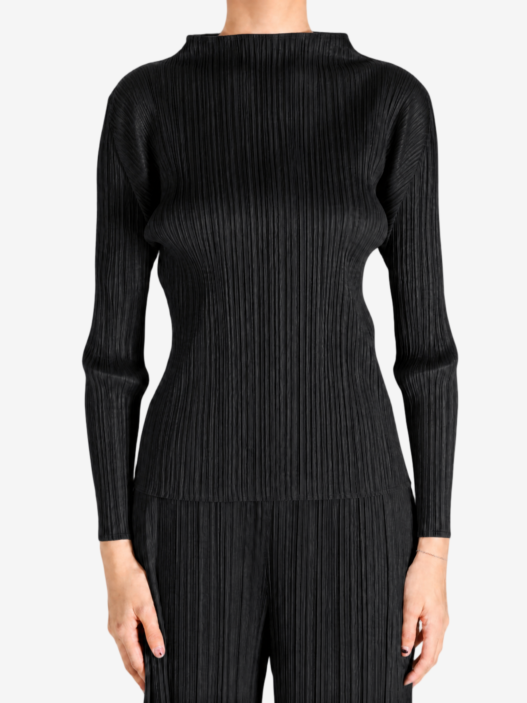 Black shirt, full body view