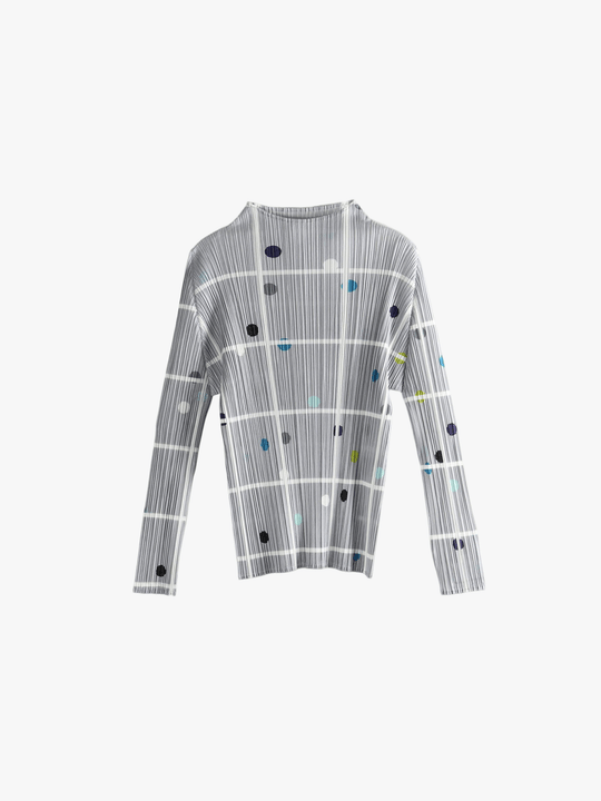 Grey shirt, front view