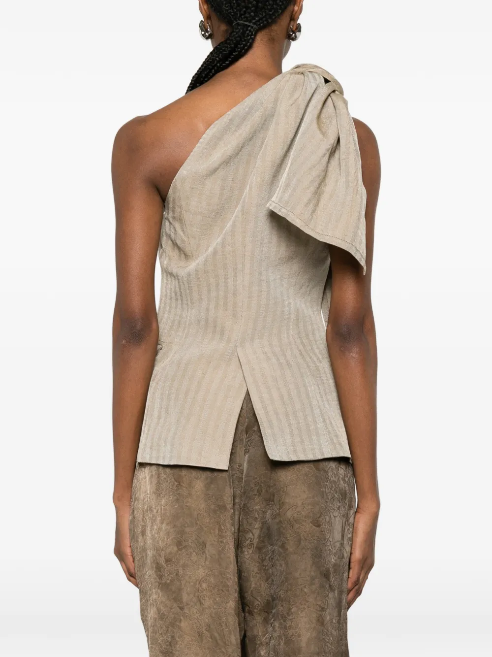 Tan jacktes worn by a person, showing the jacktes fit