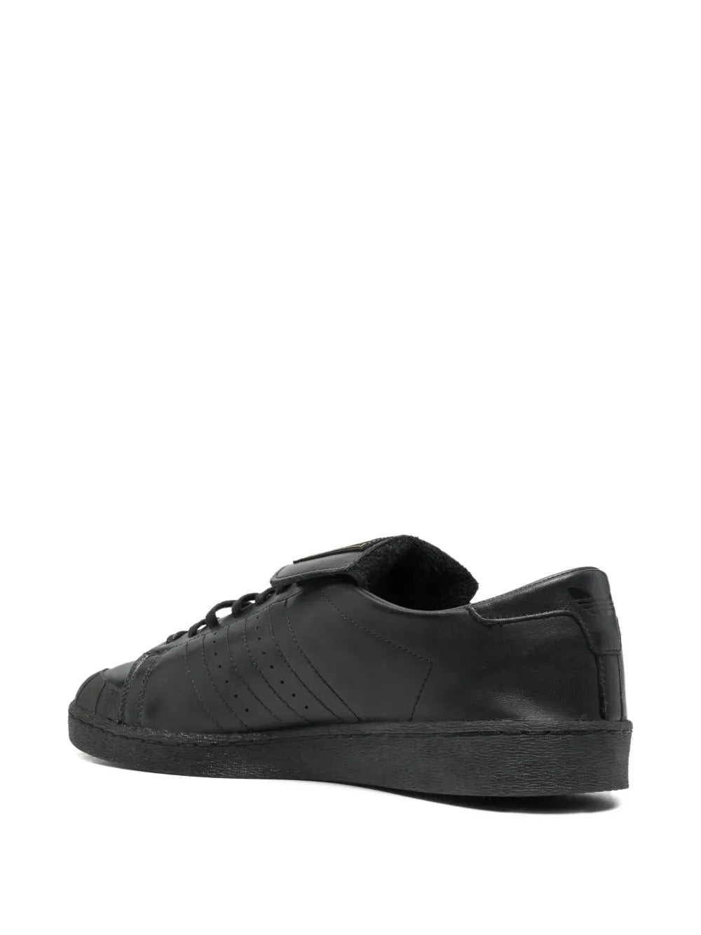 Black shoes, back view
