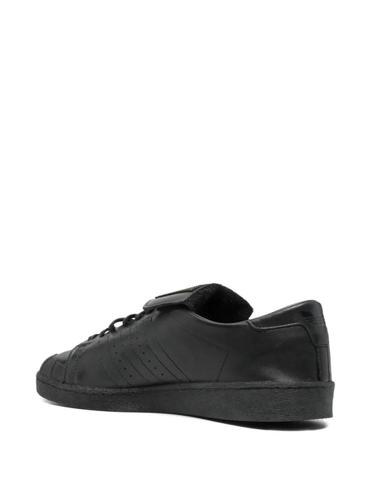 Black shoes, back view
