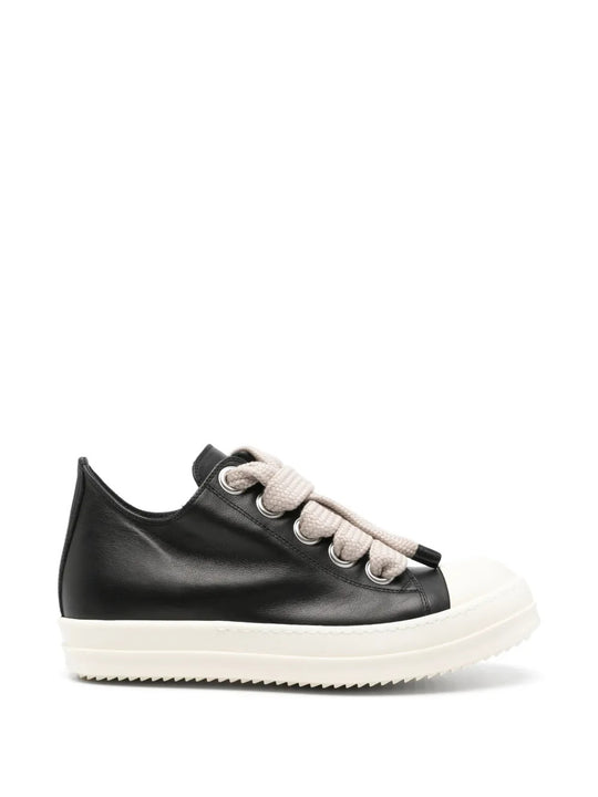 Black shoes, front view