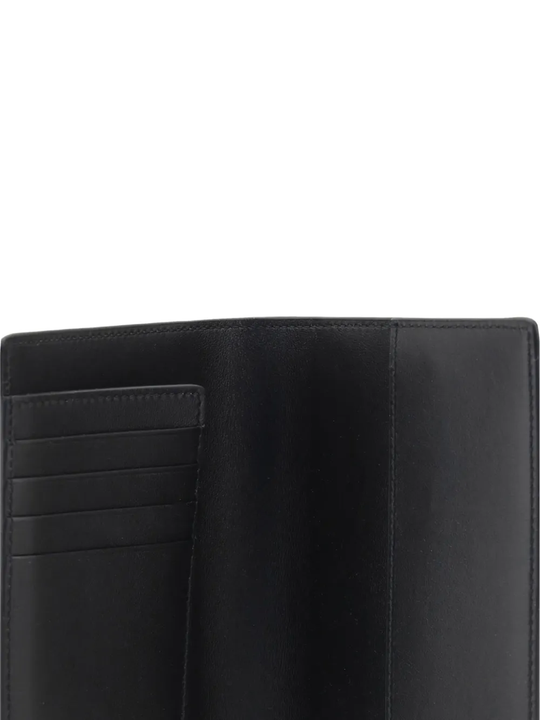 Black accessories, front view