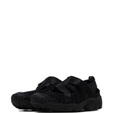 Black shoes, front view