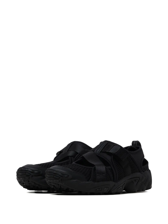 Black shoes, front view