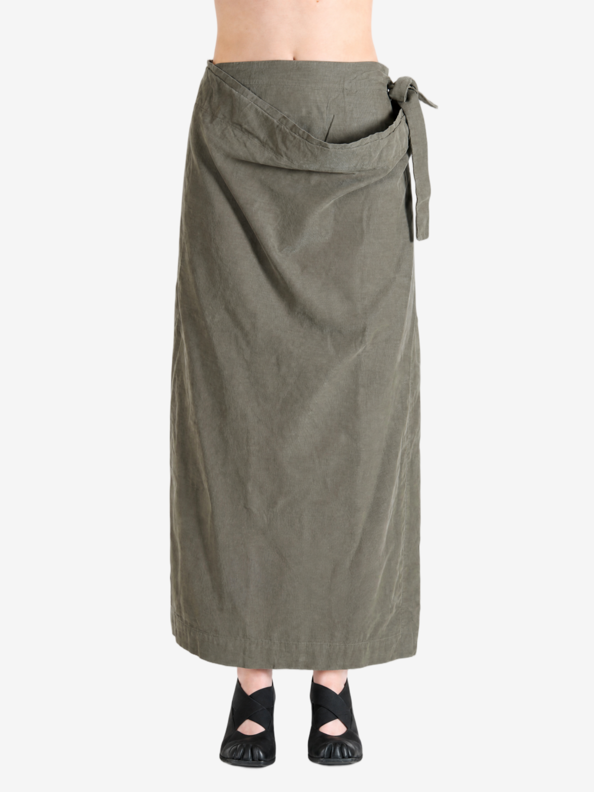 Green skirt, full body view