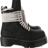 Black boots,front view