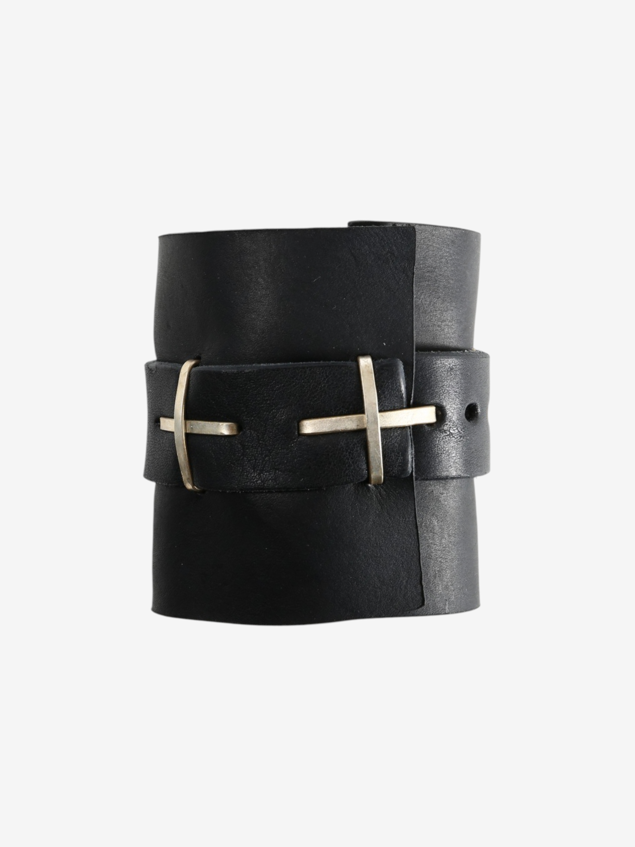 Black accessories, front view