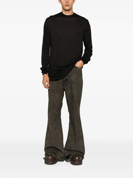 Black t-shirt, full body view