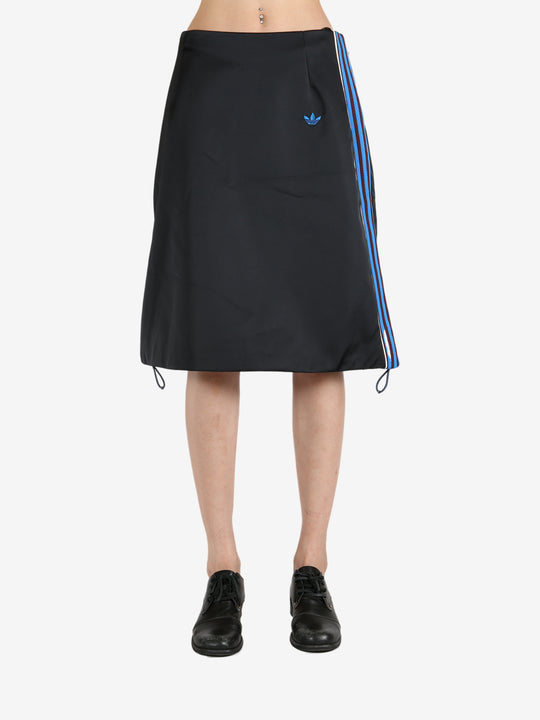 Black skirt worn by a person, showing the skirt 's fit