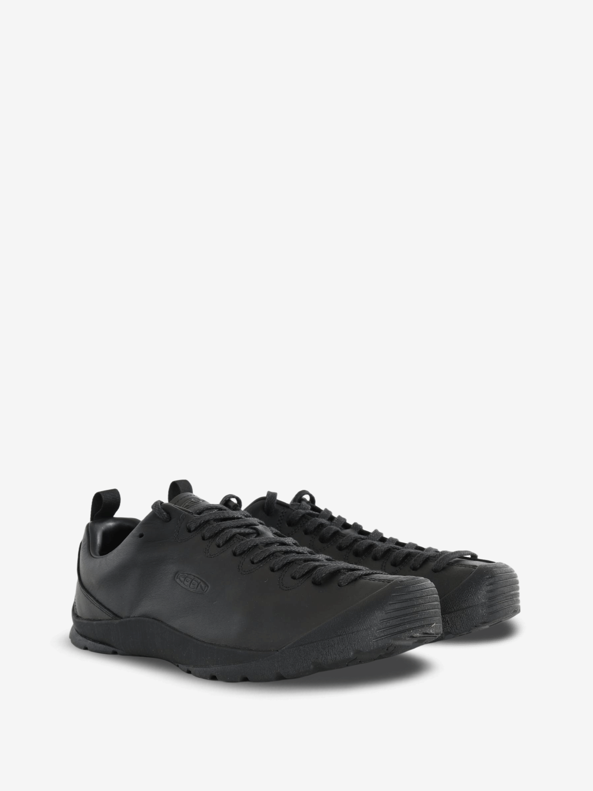 Black shoes, front view