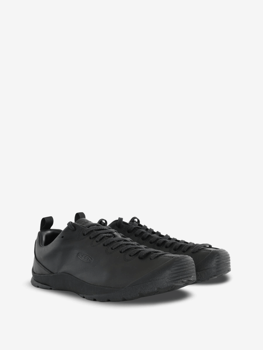 Black shoes, front view