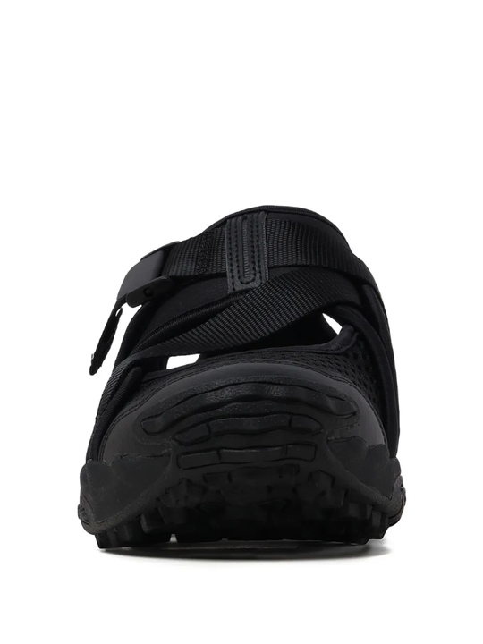 Black shoes, front view