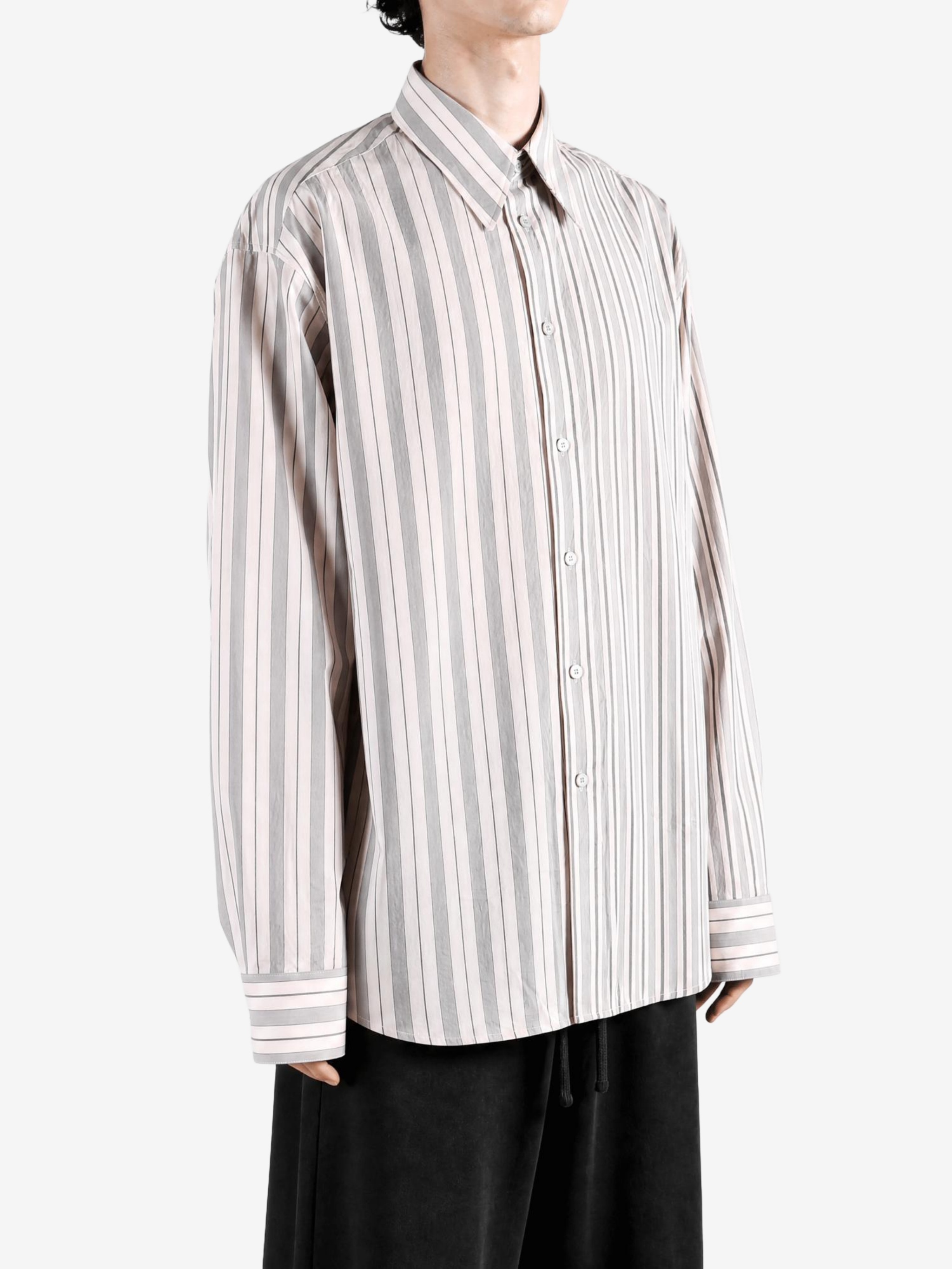 Grey shirt, front view