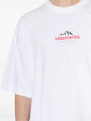 VETEMENTS Men Spring Water Logo T-Shirt