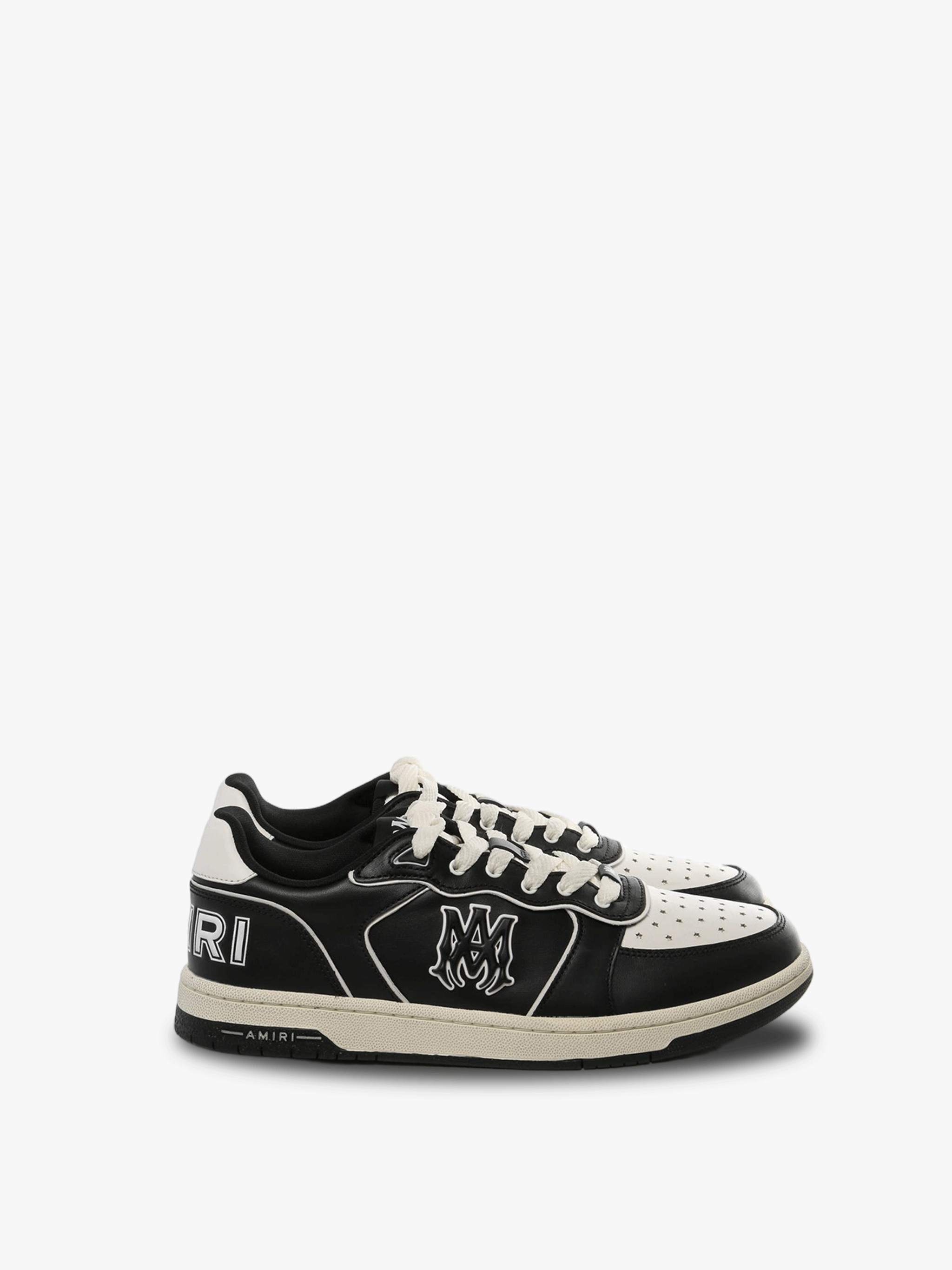 Black and white sneaker,front view