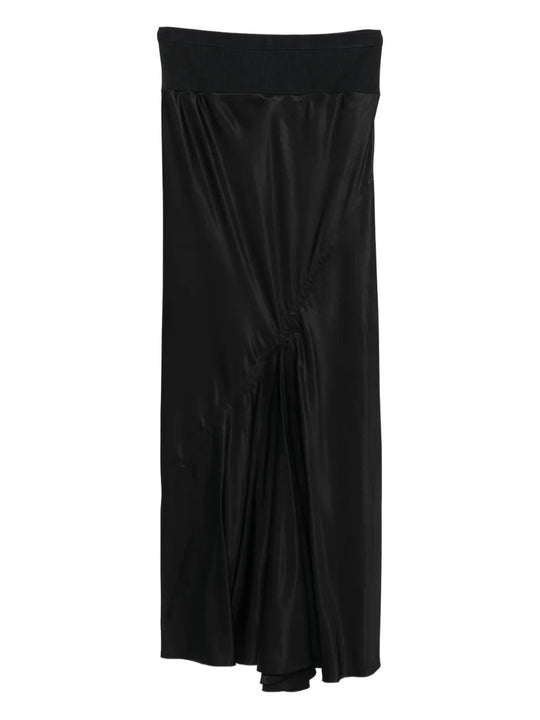 Black skirt, back view