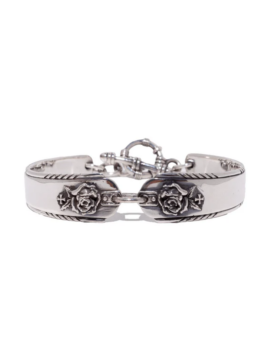 Grey accessories, front view