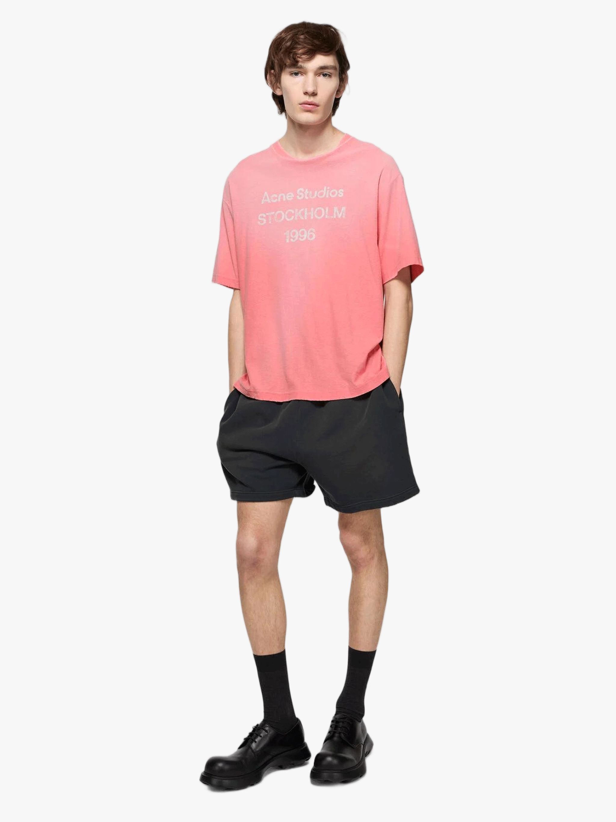 Pink t-shirt, full body view