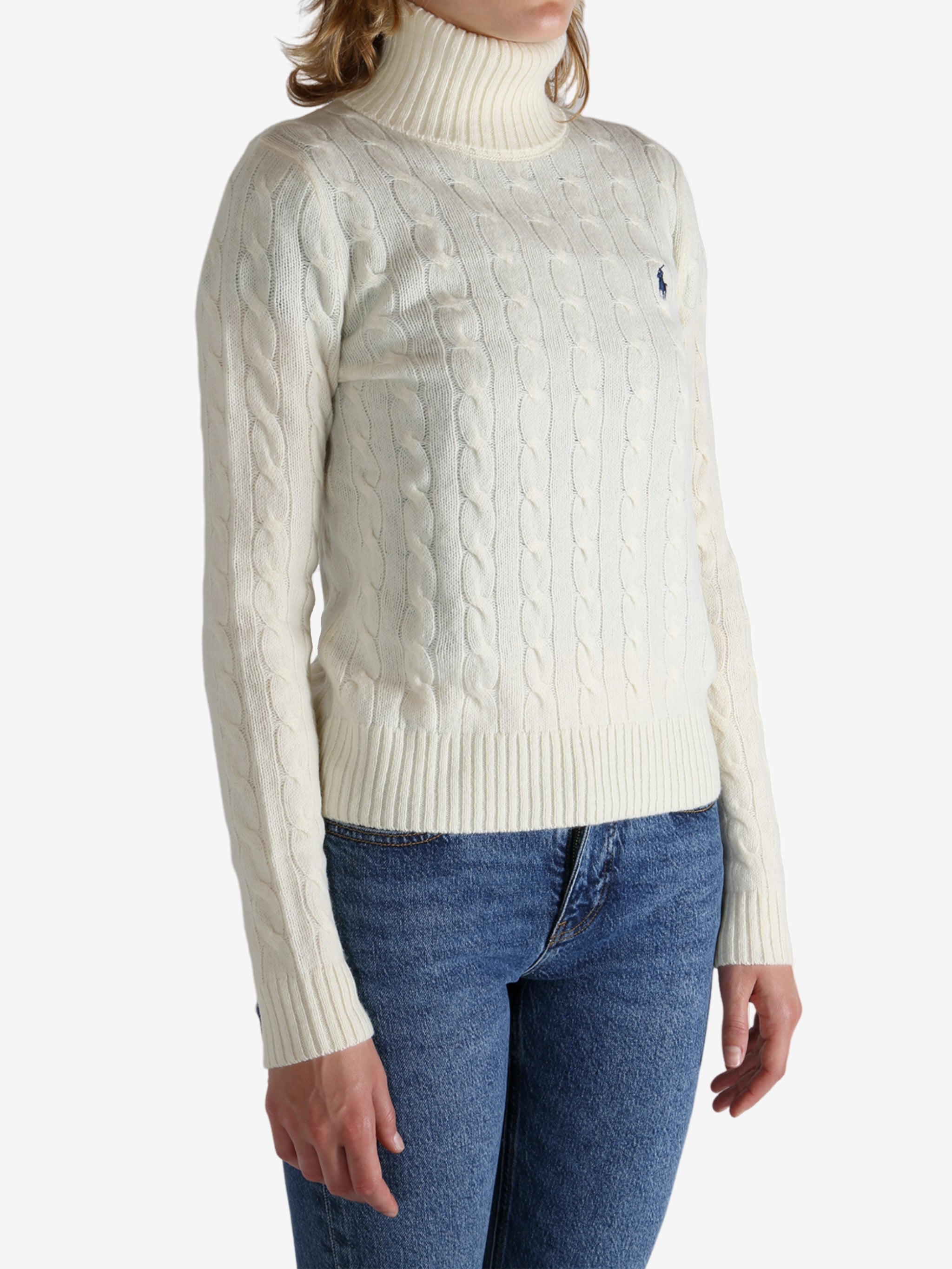 White pullover worn by a person, showing the pullover's fit