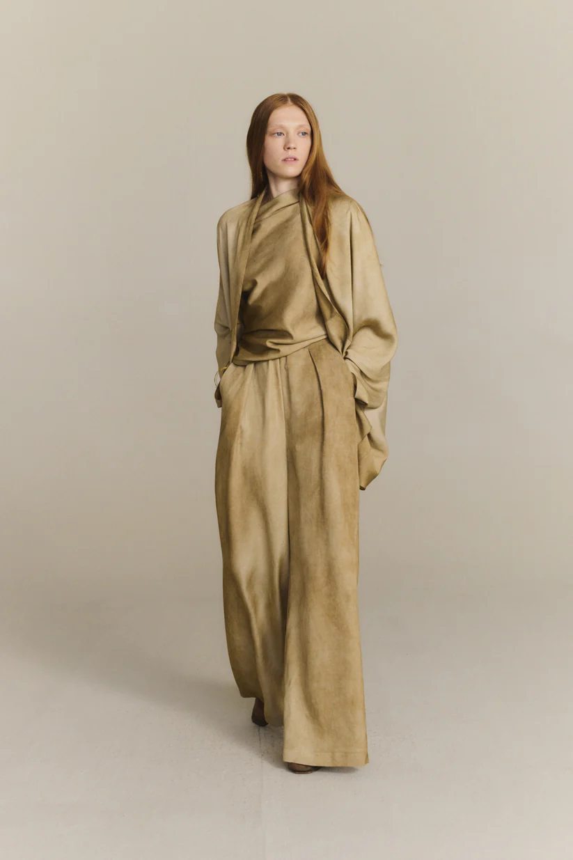 Brown top,full body view