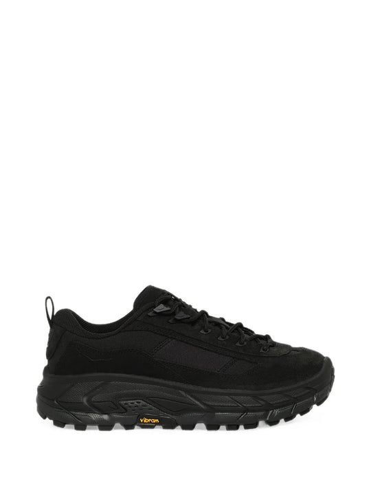 Black shoes, front view