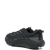 black snerakers,back view