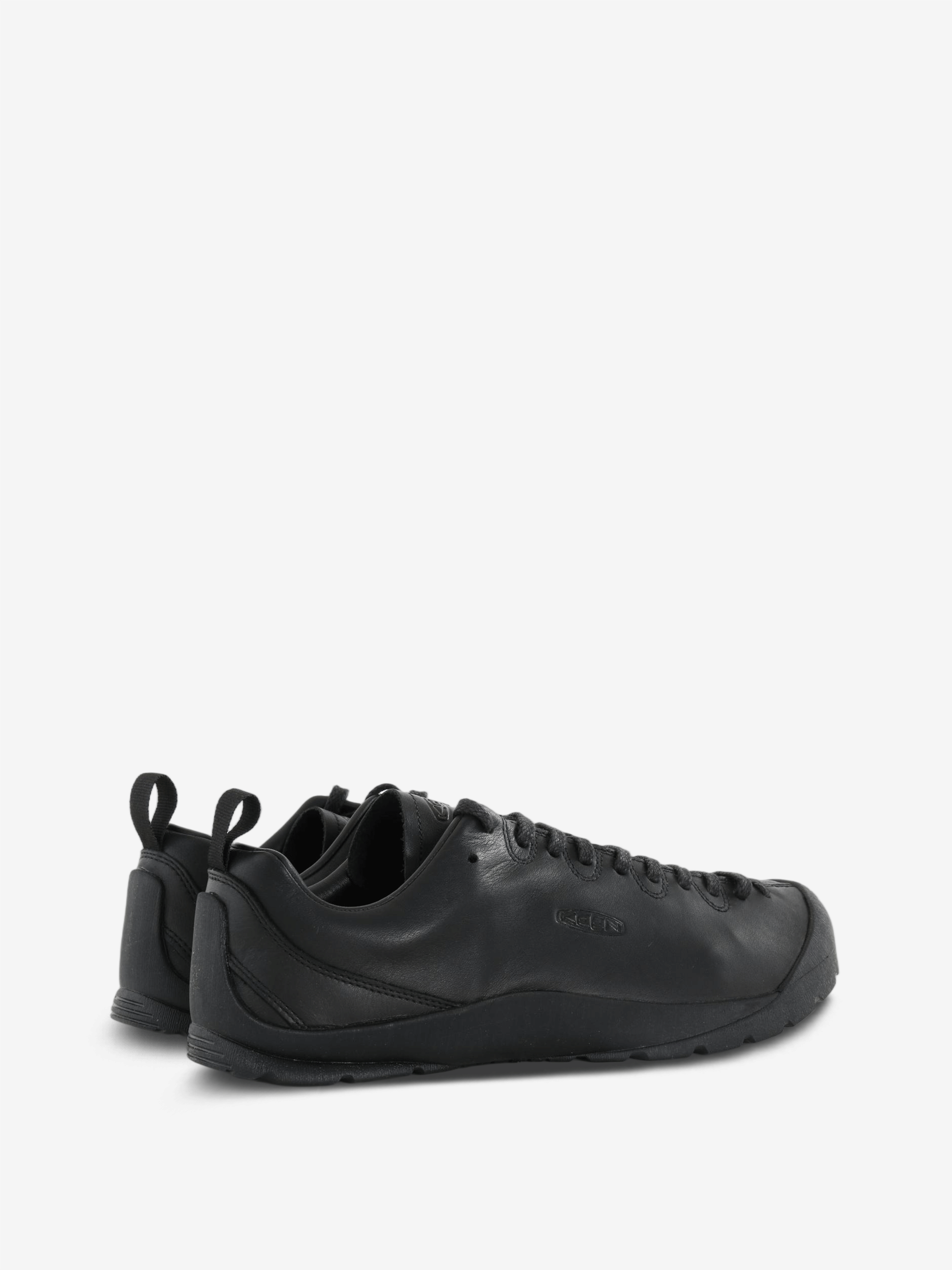 Black shoes, front view
