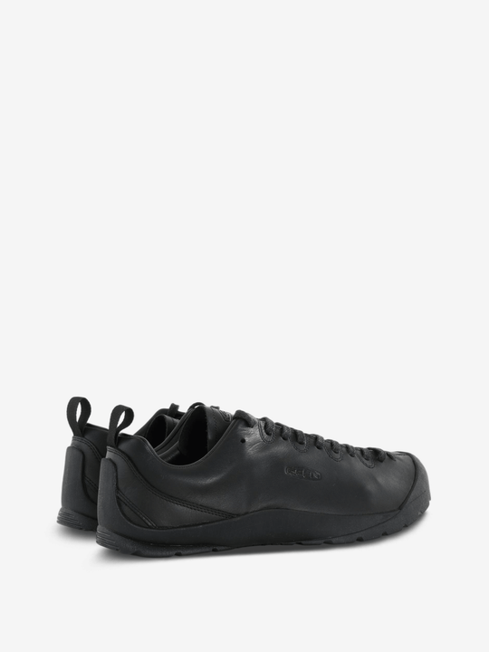 Black shoes, front view