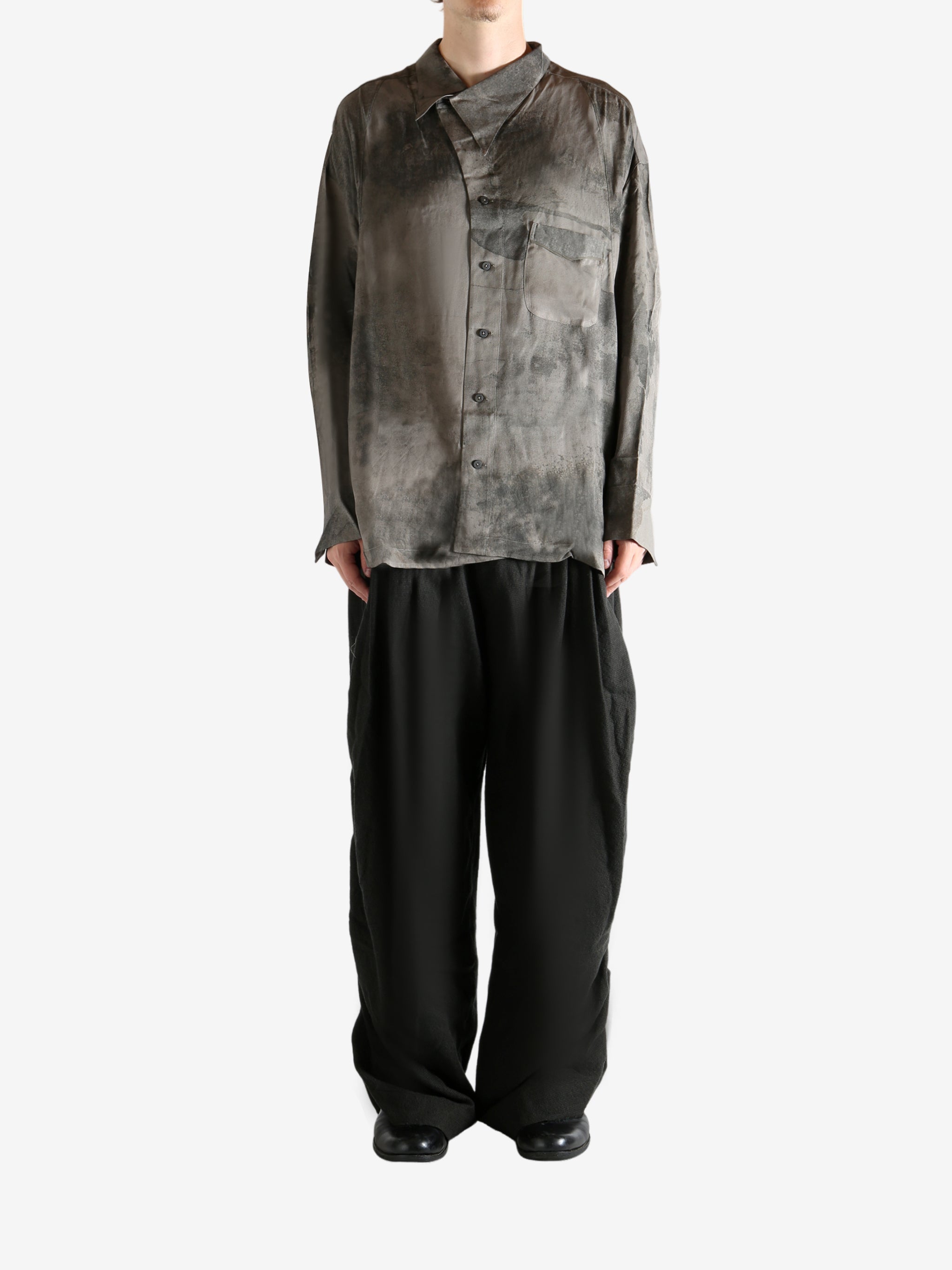 Grey shirt, full body view