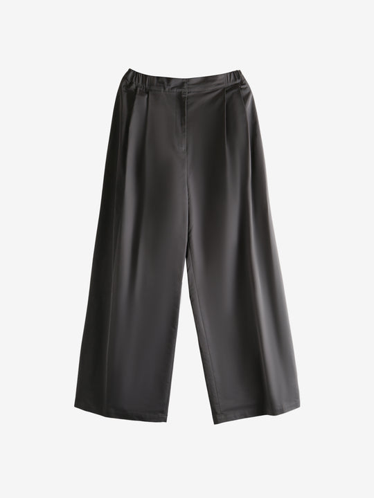 Grey pants,front view