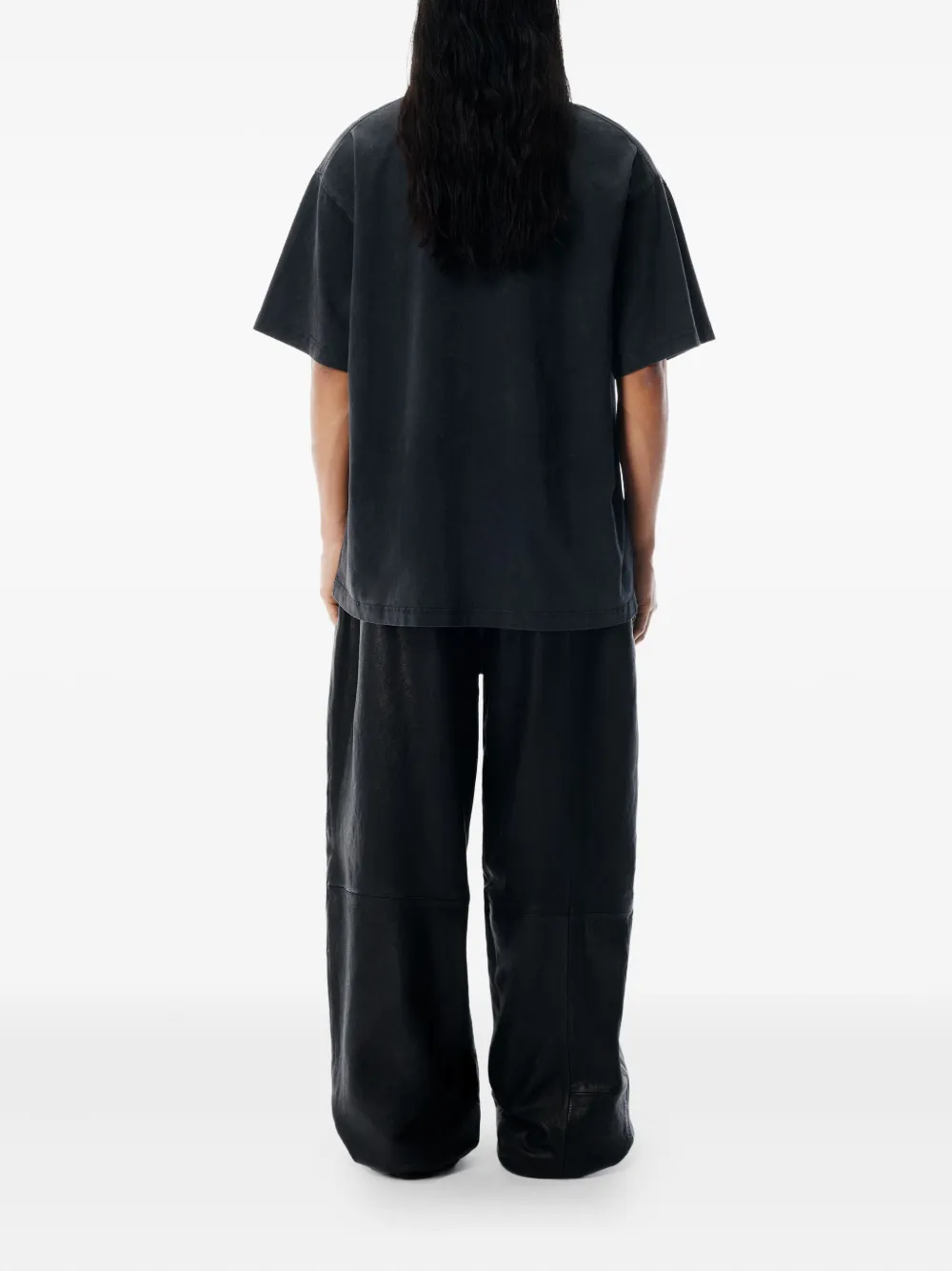 Black t-shirt,full body view