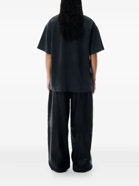 Black t-shirt,full body view