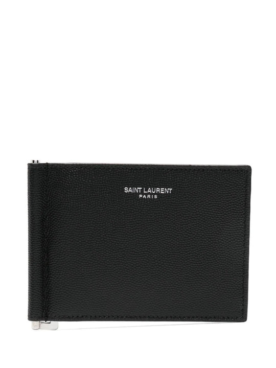 Black accessories, front view