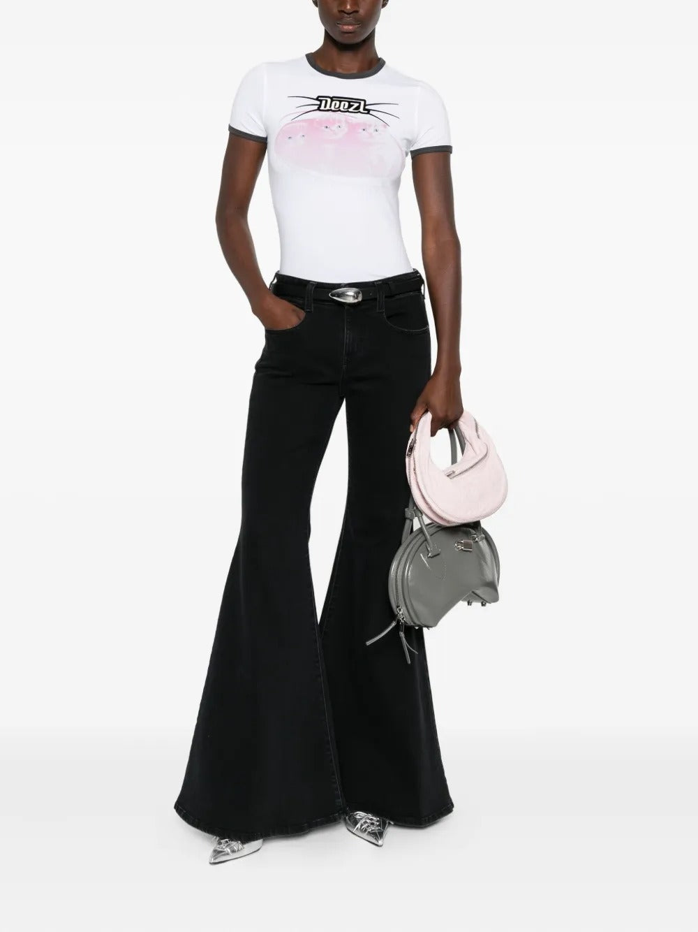 White t-shirt, full body view