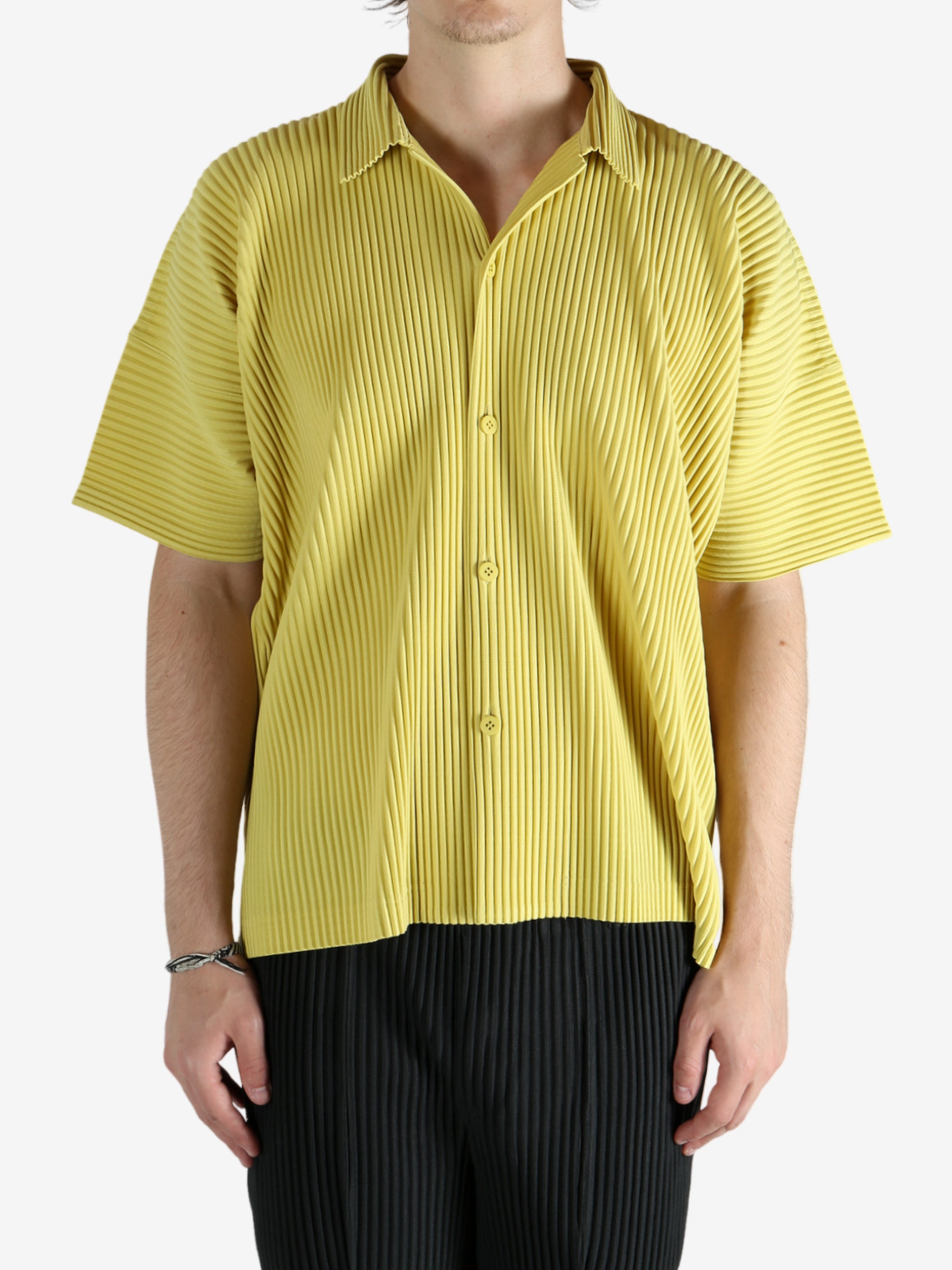 Yellow shirt worn by a person, showing the shirt's fit