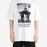White t-shirt, full body view